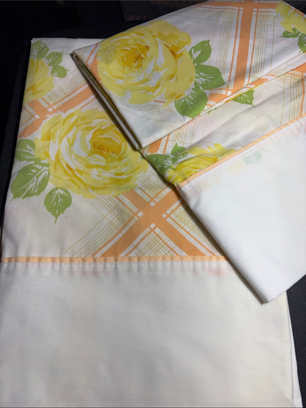 Vintage Pequot Floral Yellow‎ Rose pillowcase set B20